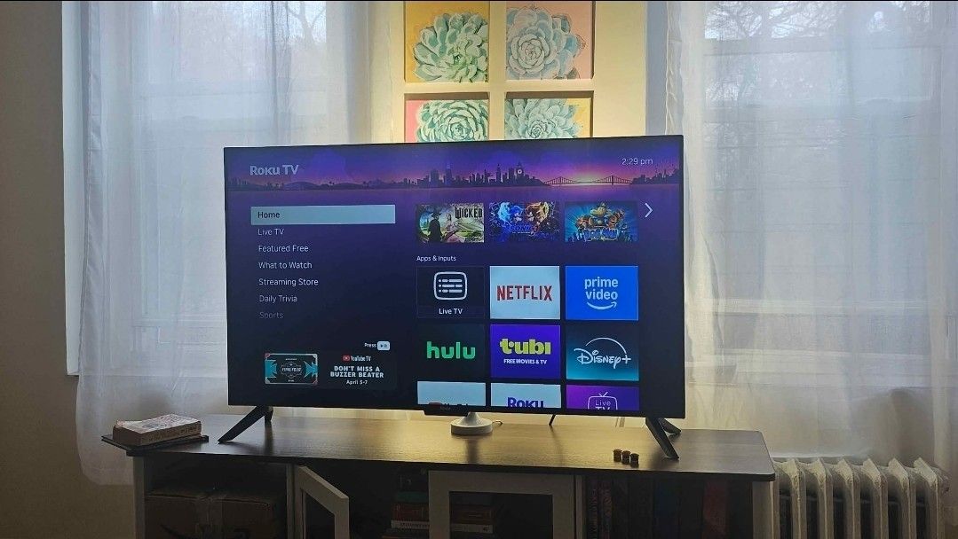 Roku Smart TV – 50-Inch 4K HDR RokuTV with Roku Enhanced Voice Remote