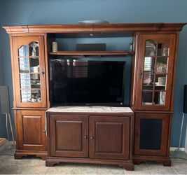 Entertainment center