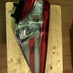 2018 2019 2020 2021 Toyota Camry Tail Light Right RH OEM Halogen Lamp