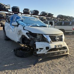 Auto Parts 2016 Nissan Pathfinder 
