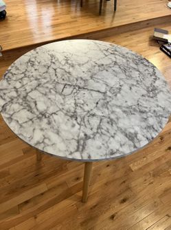 Round Table / Antique Style