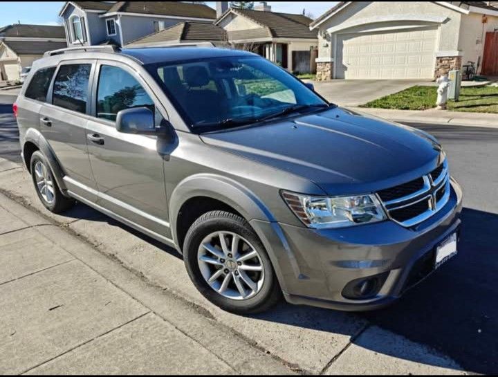 Dodge Journey - 2013 SXT - Clean