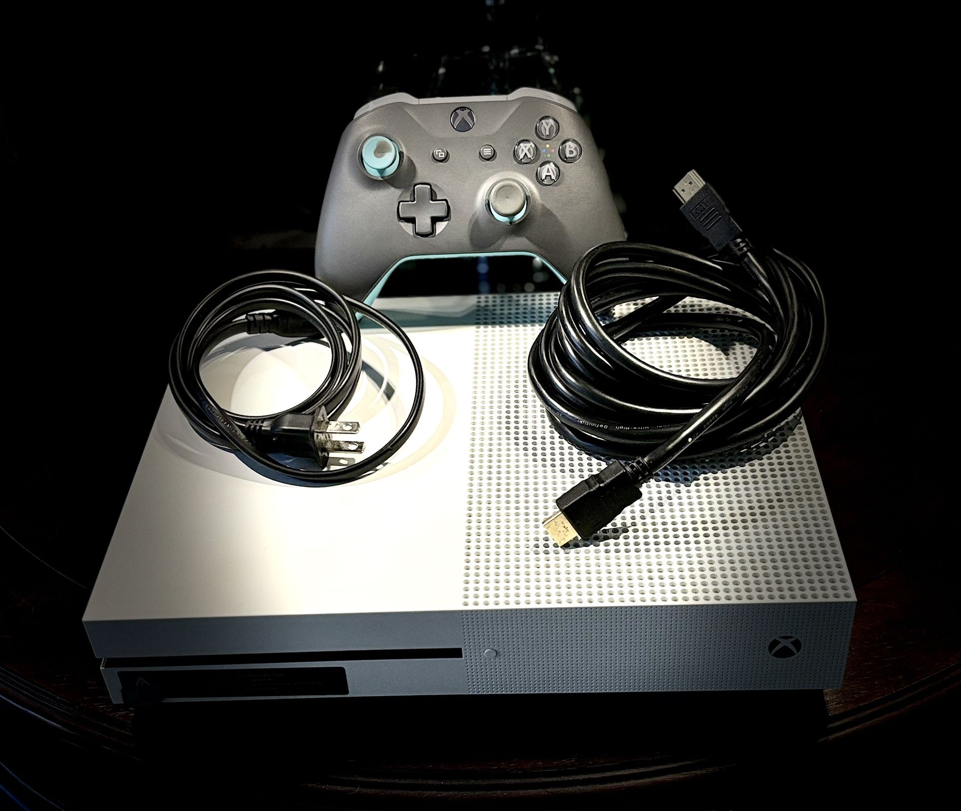 Xbox one S - Model 1681 - 1Tb (Cables And Controller Included)