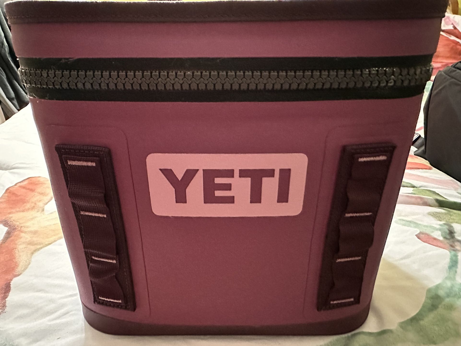 Yeti Cooler - Hopper Flip 8 - New w/o Tags Purple