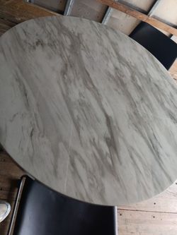 Round dining marble table with 3 comfy leather chairs