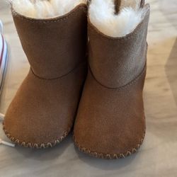 UGG Size 4/5
