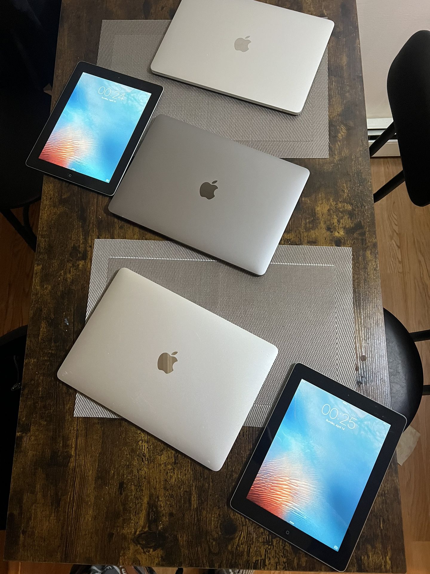3 MacBooks 