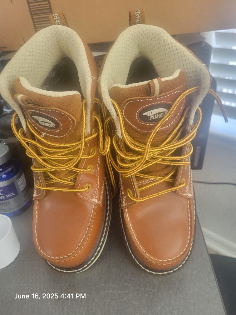Avengers Work Boots Size 7 Wide New
