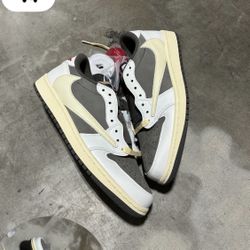 Travis Scott Jordan 1s 