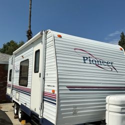 2004 Pionner Travel Trailer 20ft