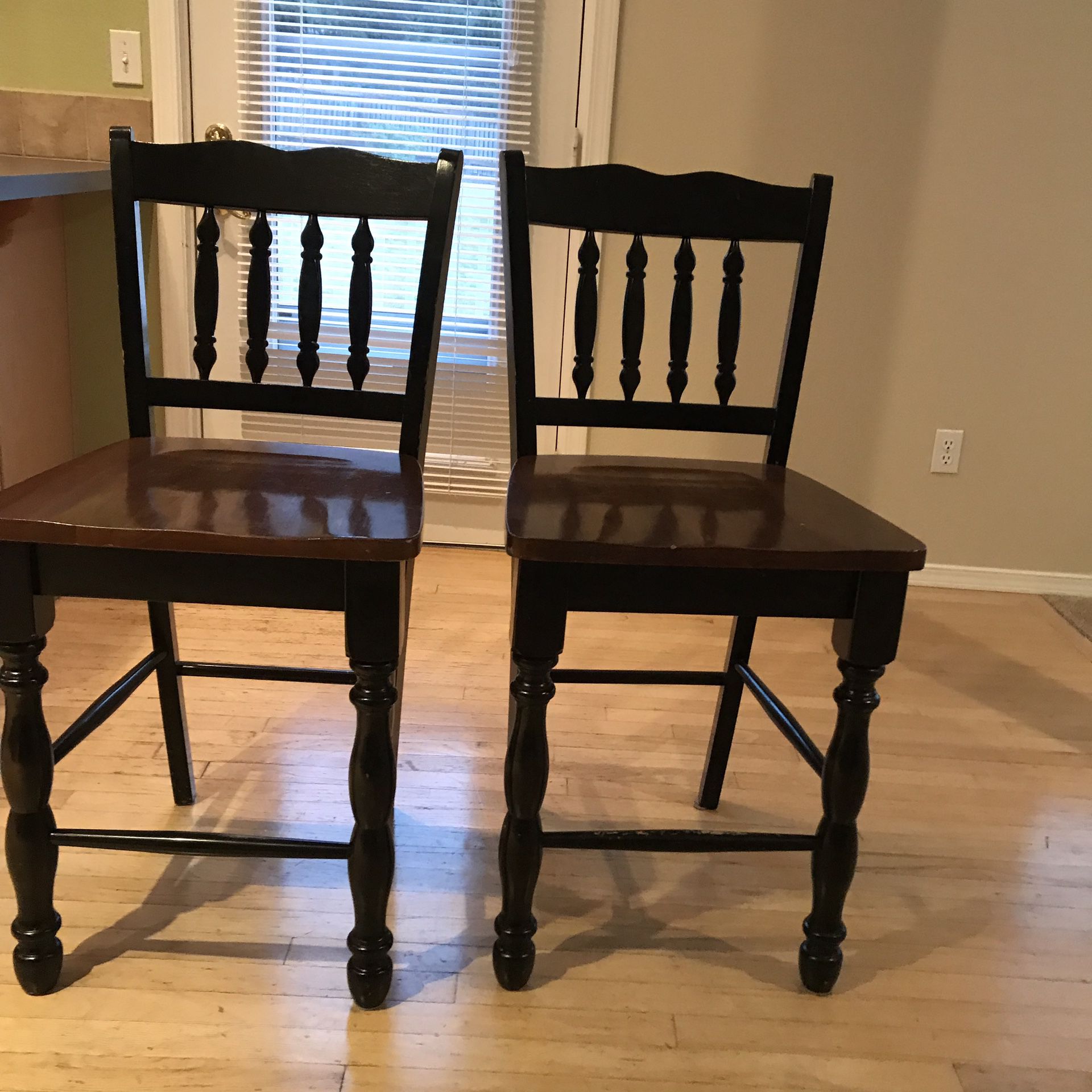 2 Ashely bar stools