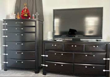 5 piece King Bedroom Set!