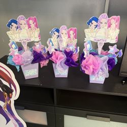 Demon Hunters Center Pieces 