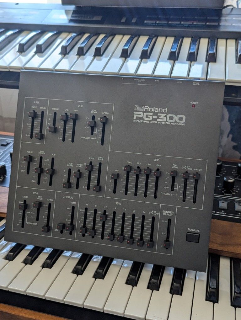 Roland PG-300 Midi CONTROLLER Alpha Juno