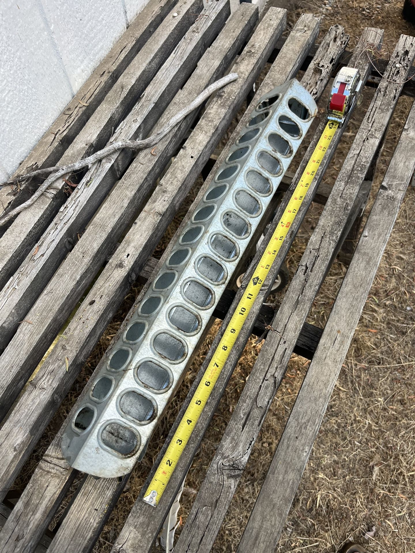 Metal Slide-top Poultry Ground Feeder