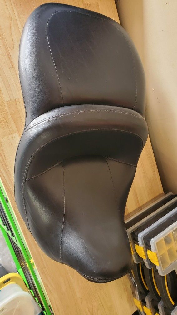 HARLEY DAVIDSON SEAT 08-24