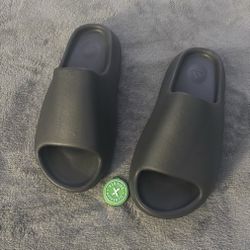 Yeezy Slides 