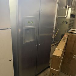 Refrigerator 
