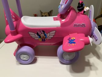 Minnie mouse ride on airplane