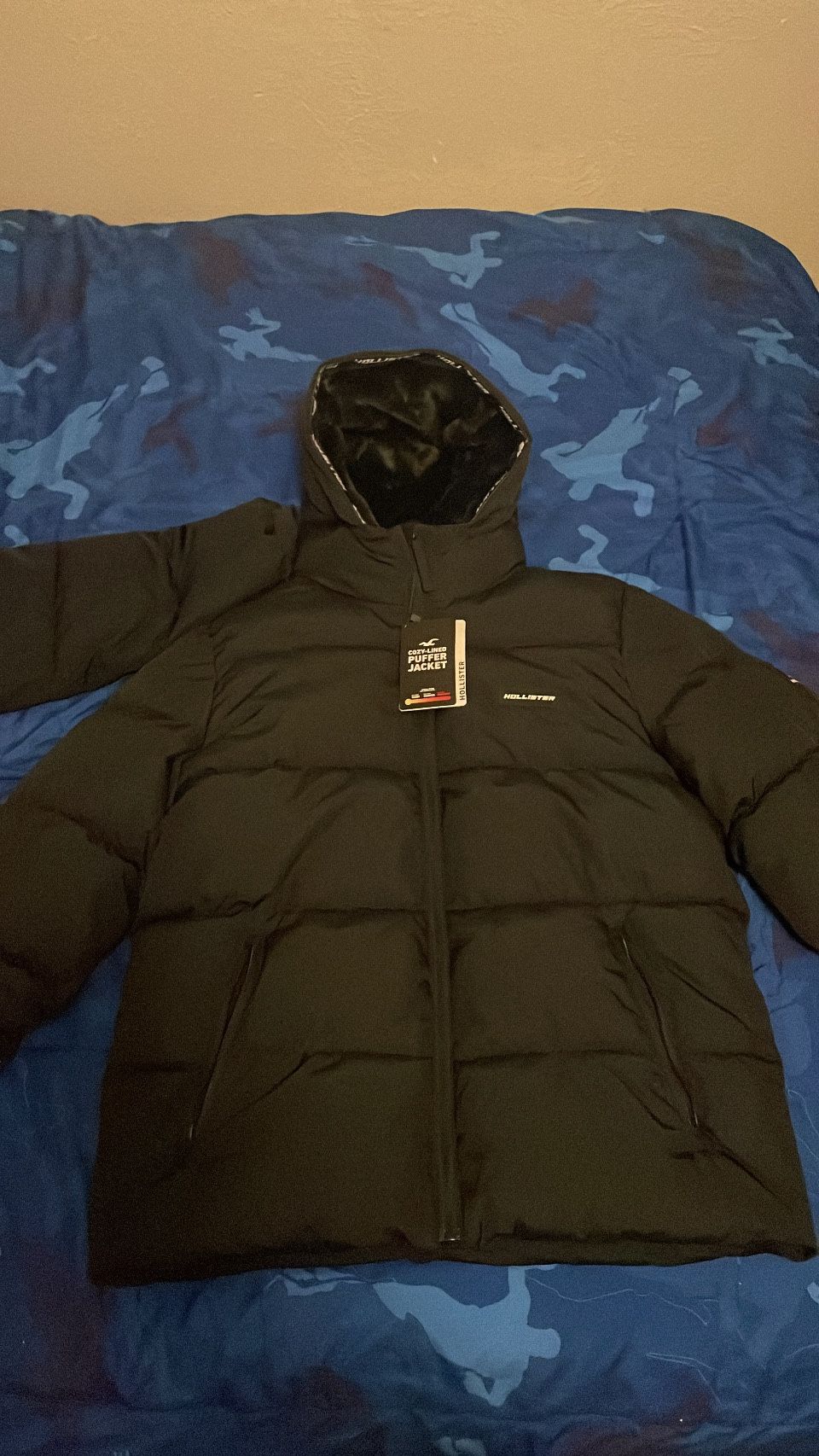 2 Hollister Cozy-lined Puffer Jacket(optional)