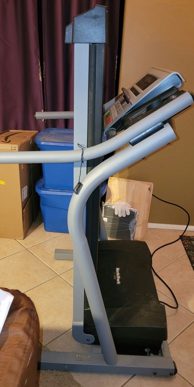 (Pending Pick Up) Norditrack Treadmill C1800 has had  0 Problems 