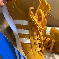 Adidas Yellow Suede  Size US 8.5