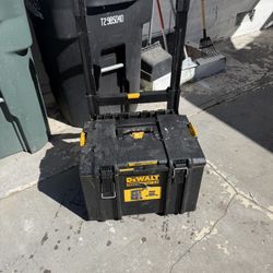 Dewalt Packout bottom On Wheels 