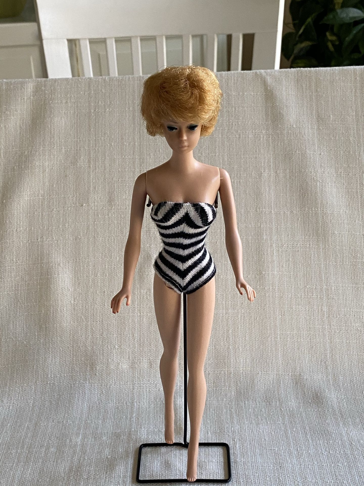 Vintage Platinum Blonde Bubble Cut Barbie #0850