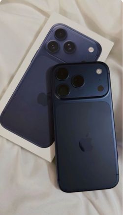 iPhone 17 Pro 256GB Deep Blue – Like New + Box & Cable