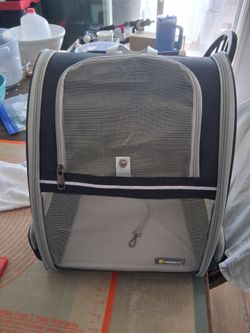 Backpack pet carrier