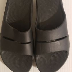 Oofos Ooahh Slide Sandals Men's Size 10.5 Black.