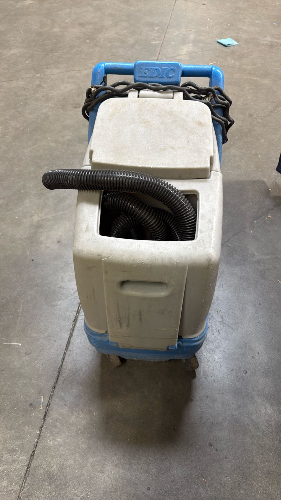 Máquina Para Limpiar Carpeta No Tiene El Metal Para Lavar Carpeta Esta Funcionando Bien