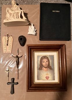 Religious lot of items