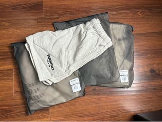 Light oatmeal, Dark Oatmeat, Black limo essentials shorts
