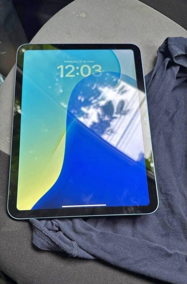 IPAD 10TH GENERATION BLUE