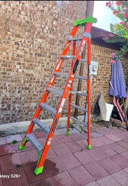 8ft Fiberglass Step Ladder Good Conditión