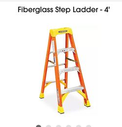 Werner Fiberglass Step Ladder - 4'