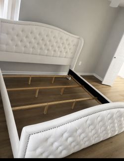 King Bed Frame , Box Spring And Mattress. Precio Incluye Delivery