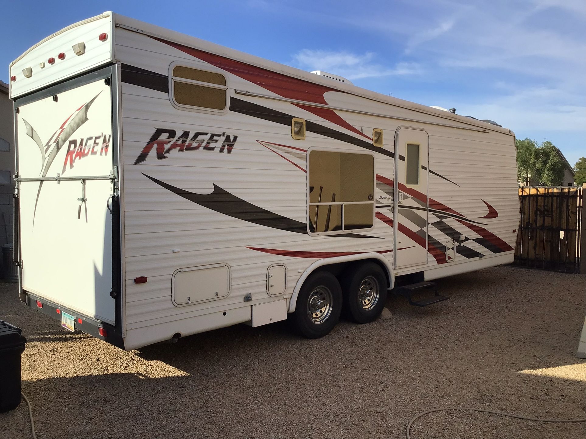 2005 Ragen 24ft Toy Hauler, Onan 4000 Onboard Generator With only 356