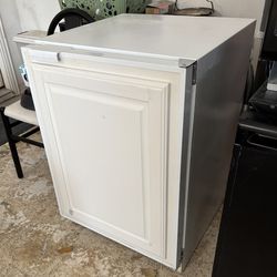 Marvel Industries 5.8 Cubic Feet White 24 Inch Undercounter Refrigerator