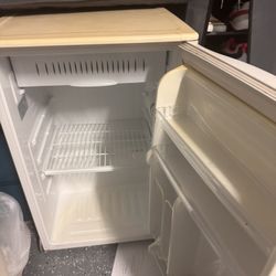 Mini Fridge 