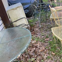 Green Metal Table 4 Chairs 275