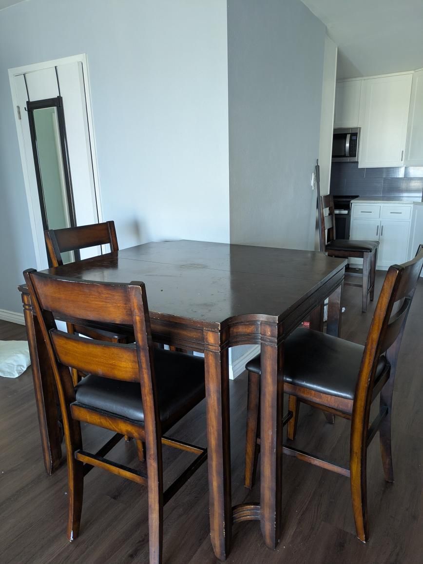 Dining Table with Table Leaf and 4 Chairs