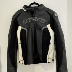 Dainese Racing D1 Lady Jacket. Hard shoulders. Retail $795.stylish.