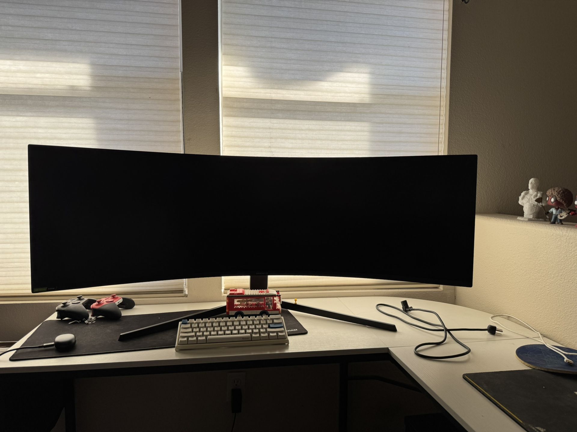 Samsung Odyssey 49G9 - Super Ultrawide 5120x1440p - 240hz -1000r