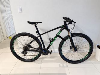 Specialized Rockhopper 29 + Rudy Project helmet + car rack + vertical storage stand + U-lock