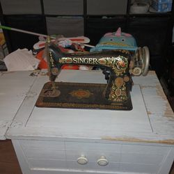 Singer Antique Sewing Machine 