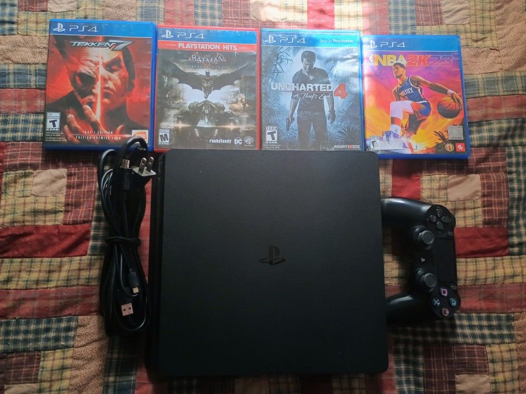 PS4 Slim W 4 Games Good Condition