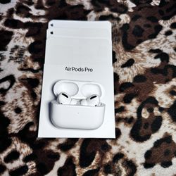 Apple AirPods Pro 2nd Generation with MagSafe Wireless Charging Case (USB‑C)...