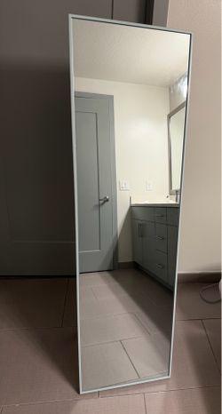 Standing mirror